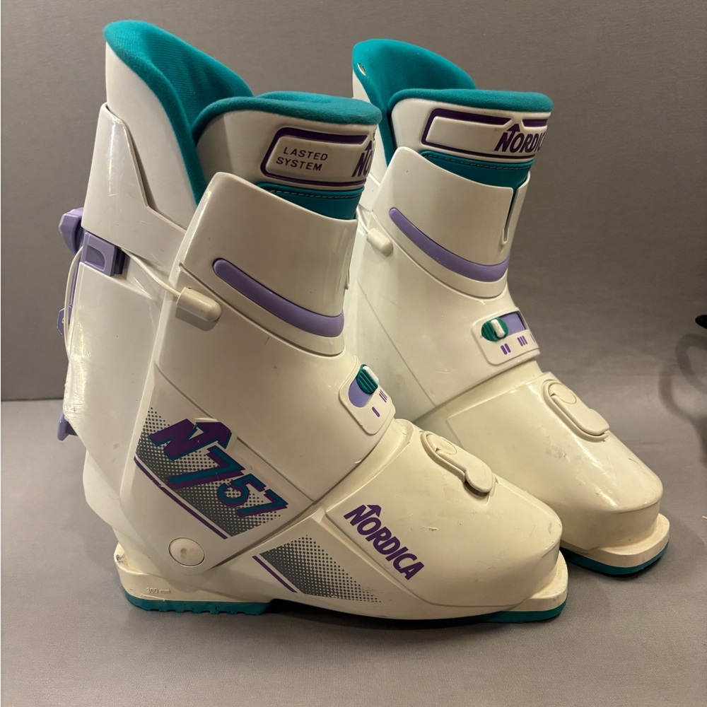 Nordica N757 vintage rear entry 80s 90s White and Purple Ski Boots 260-265
